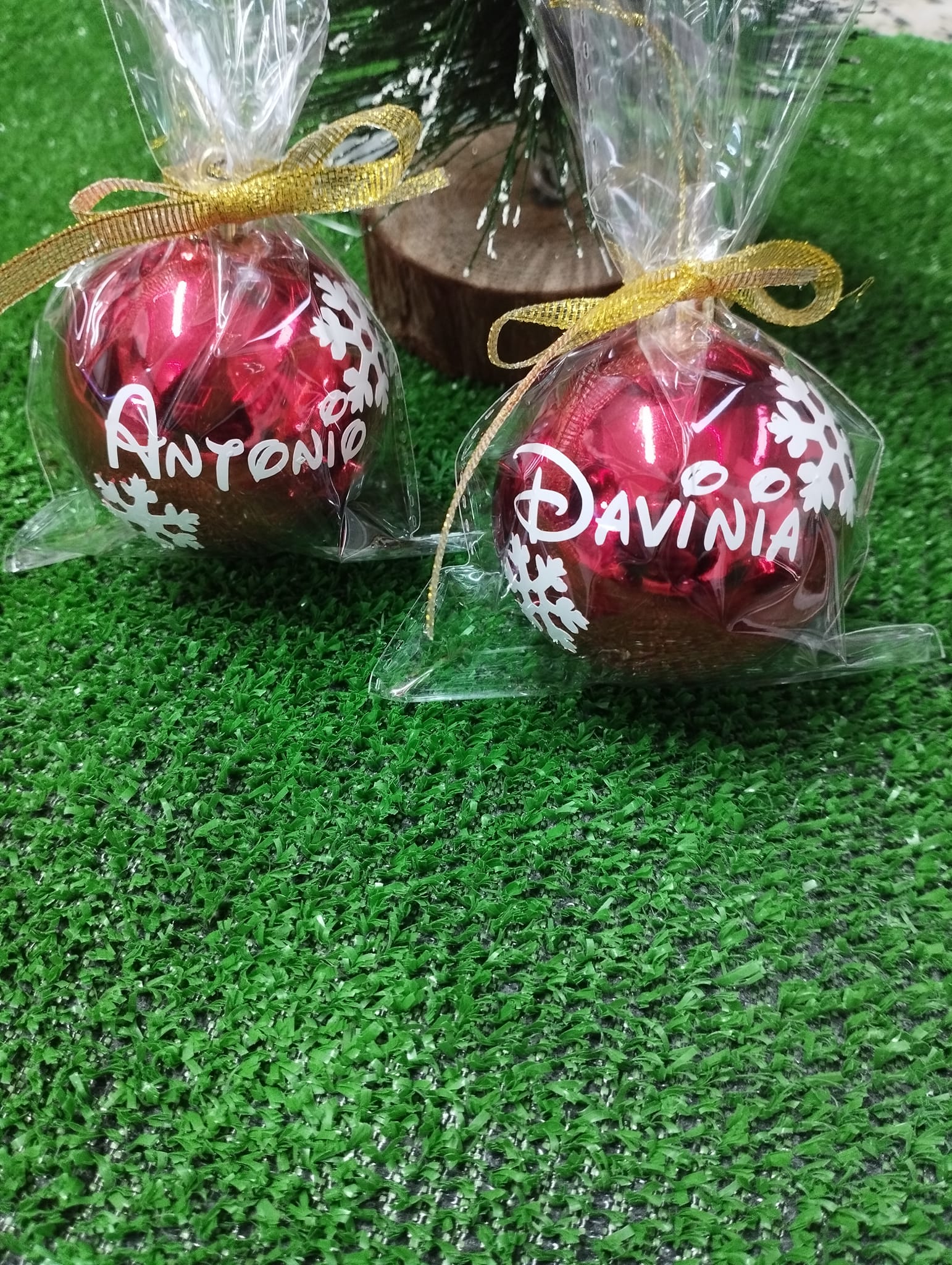 BOLA NAVIDEÑA PERSONALIZADA CON NOMBRE, TIPOGRAFÍA DISNEY,VARIOS COLORES DISPONIBLES
