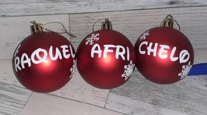 BOLA NAVIDEÑA PERSONALIZADA CON NOMBRE, TIPOGRAFÍA DISNEY,VARIOS COLORES DISPONIBLES