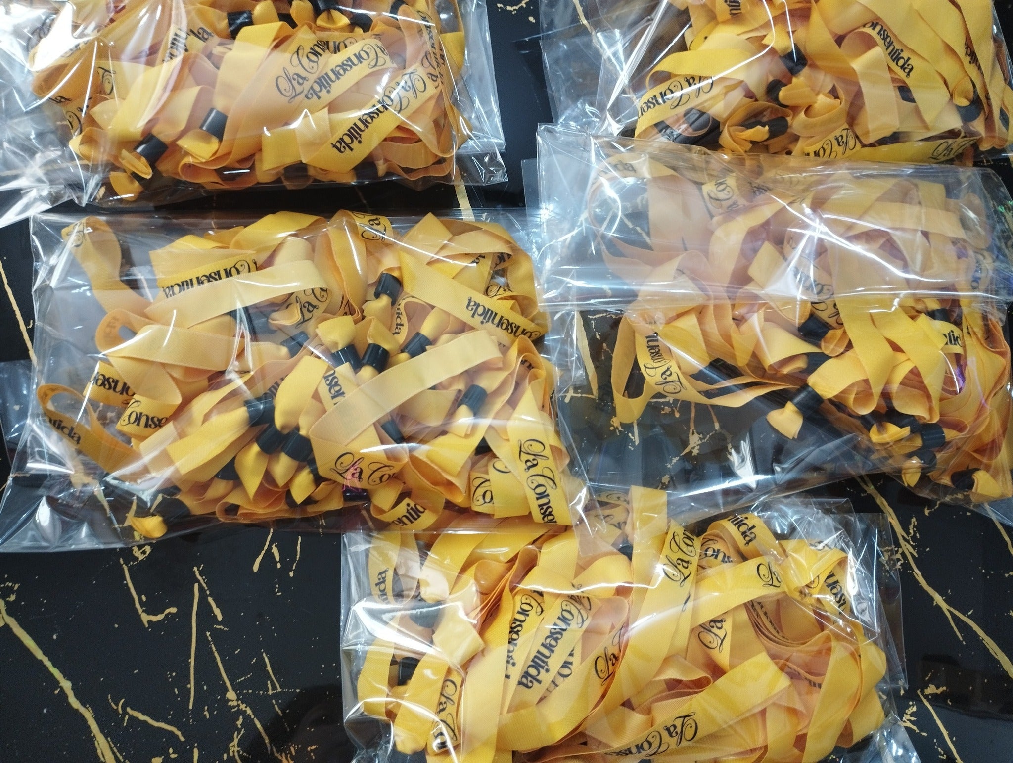 PACK 50  PULSERAS DE TELA PERSONALIZADA PARA EVENTOS