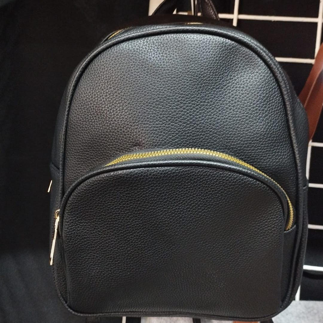MOCHILA CUERO