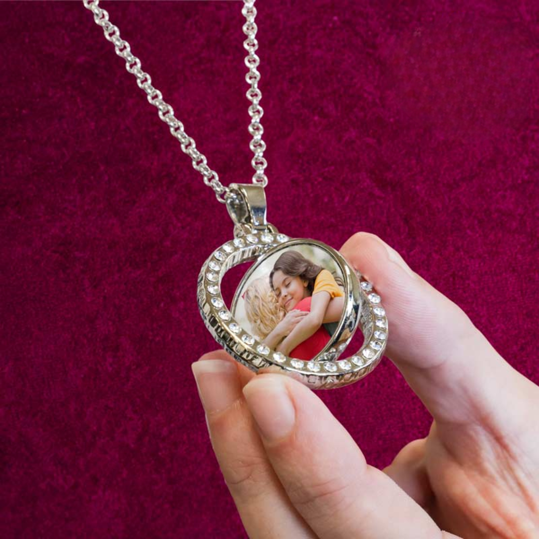Colgante plateado medalla giratoria  con brillantes personalizado