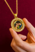 Colgante  dorado medalla giratoria  con brillantes personalizado